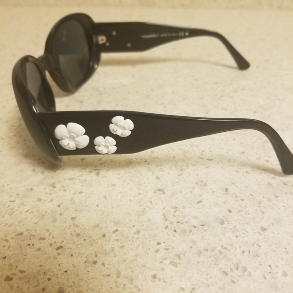 chanel sunglasses with white flowers